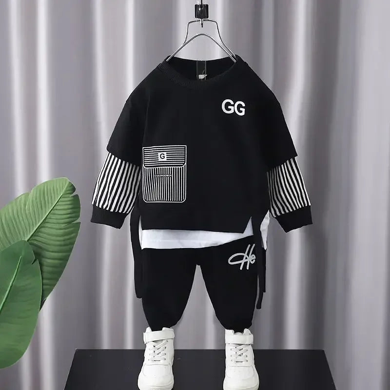 Elegantes Jungen Set