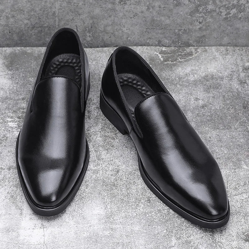 Klassische Freizeitschuhe für Herren mit roter Sohle