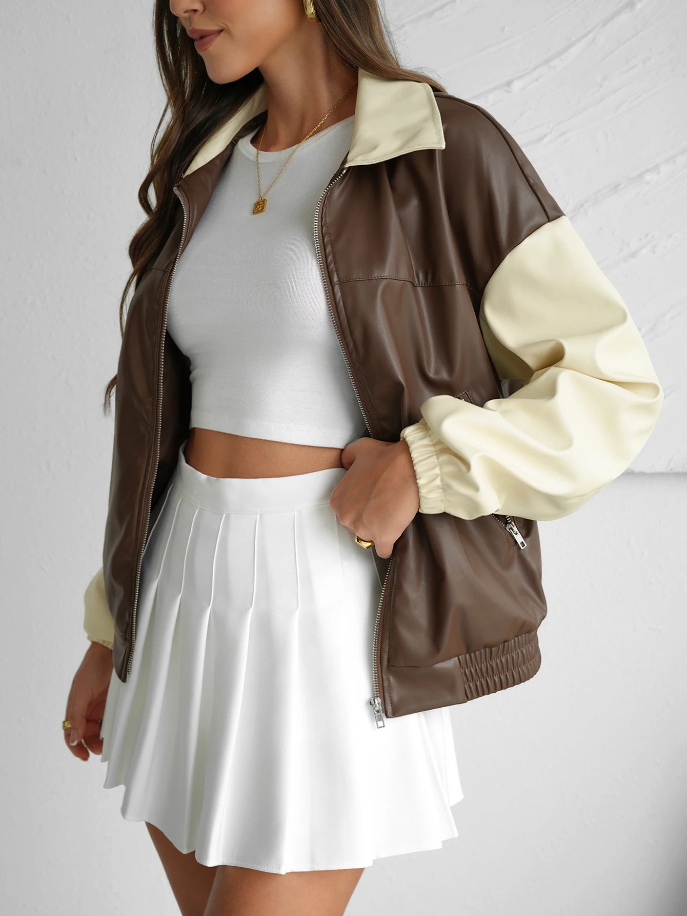 Modische Jacke mit Umlegekragen und Reißverschluss