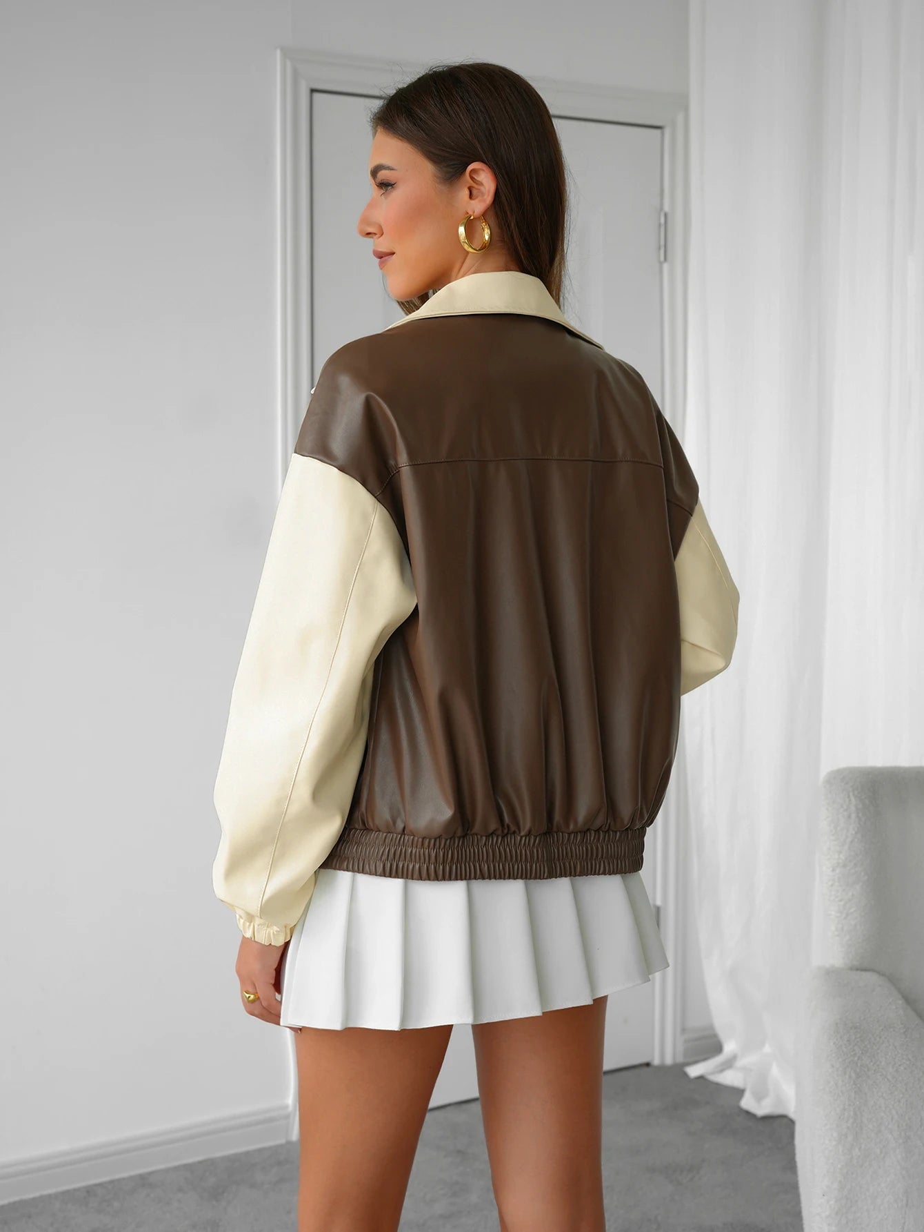 Modische Jacke mit Umlegekragen und Reißverschluss