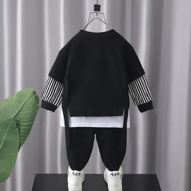 Elegantes Jungen Set